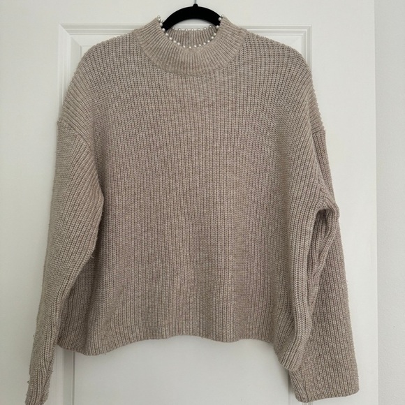 H&M Sweaters - H&M women’s beige knit pearl neck detail winter chunky sweater size M 10 12